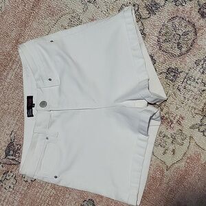YMI WannaBettaButt White High-Rise Stretchy Cuffed 3" Inseam Shorts Size 9